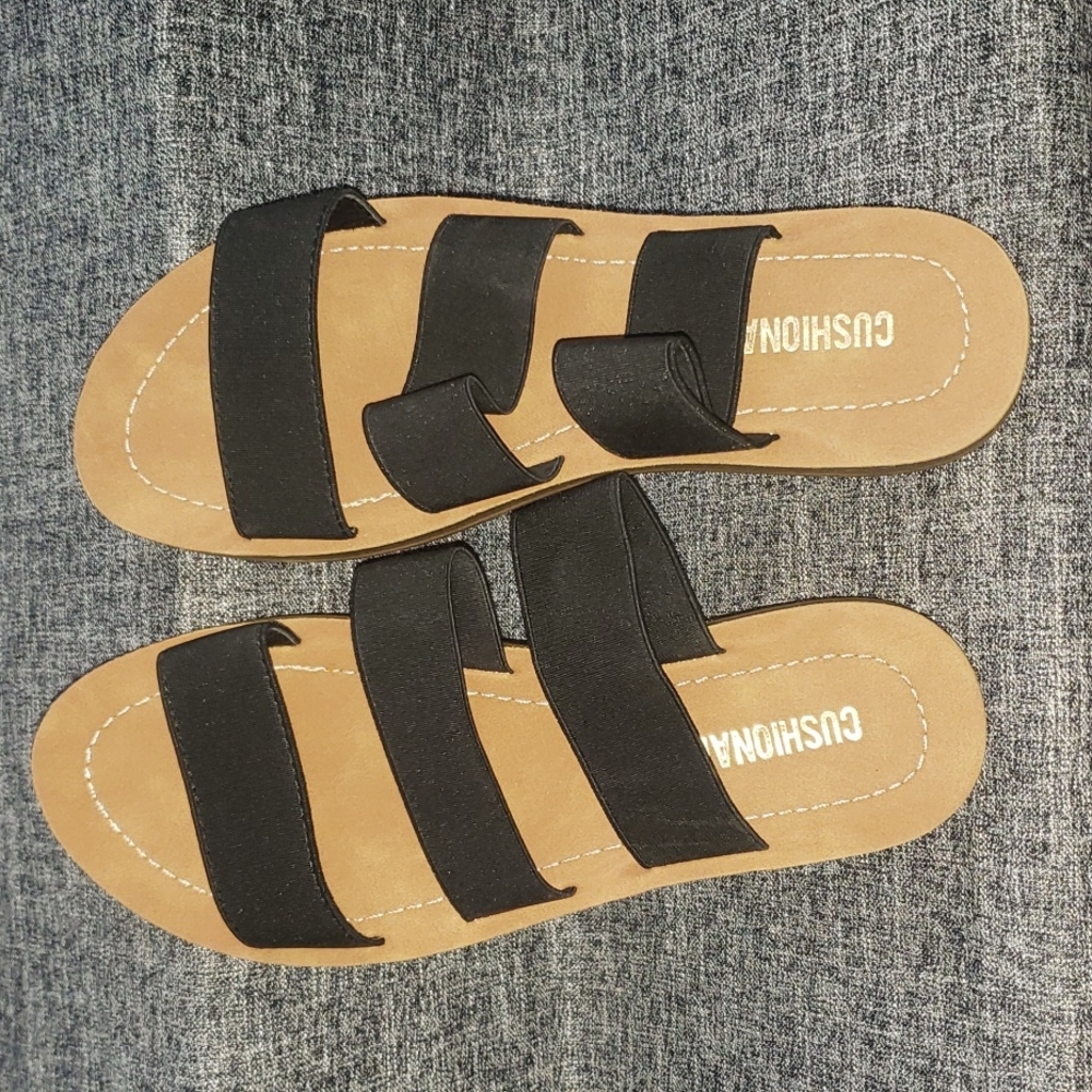 Sandals. Black. Size 6